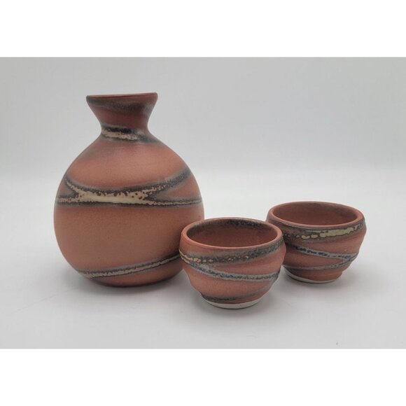 Vintage Japanese Stoneware Sake Set – Tokkuri Flask with 2 Guinomi Cups – Earth - Picture 2 of 6
